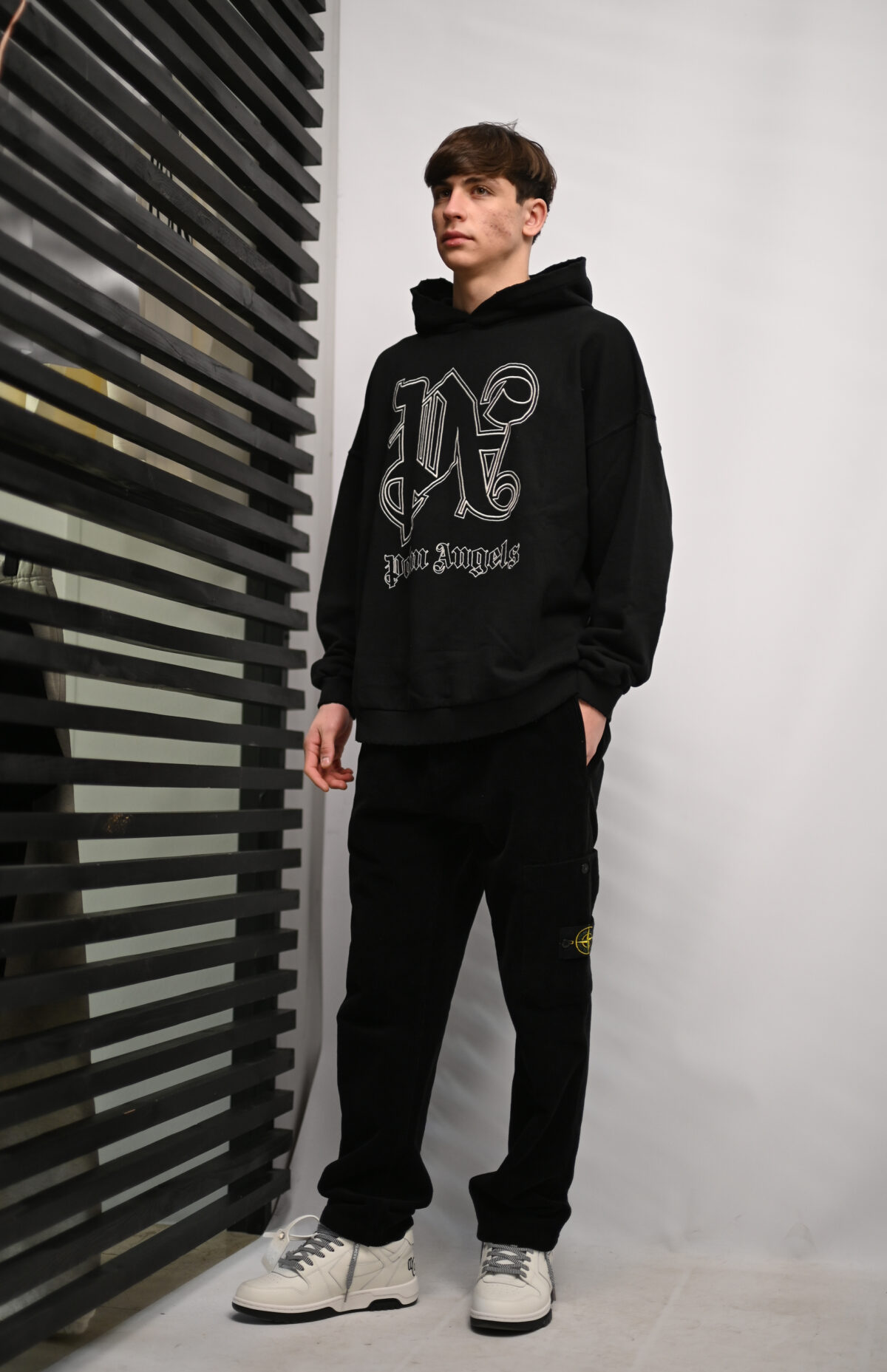Palm Angels Худі з вишитим принтом PMBB126E23FLE001
