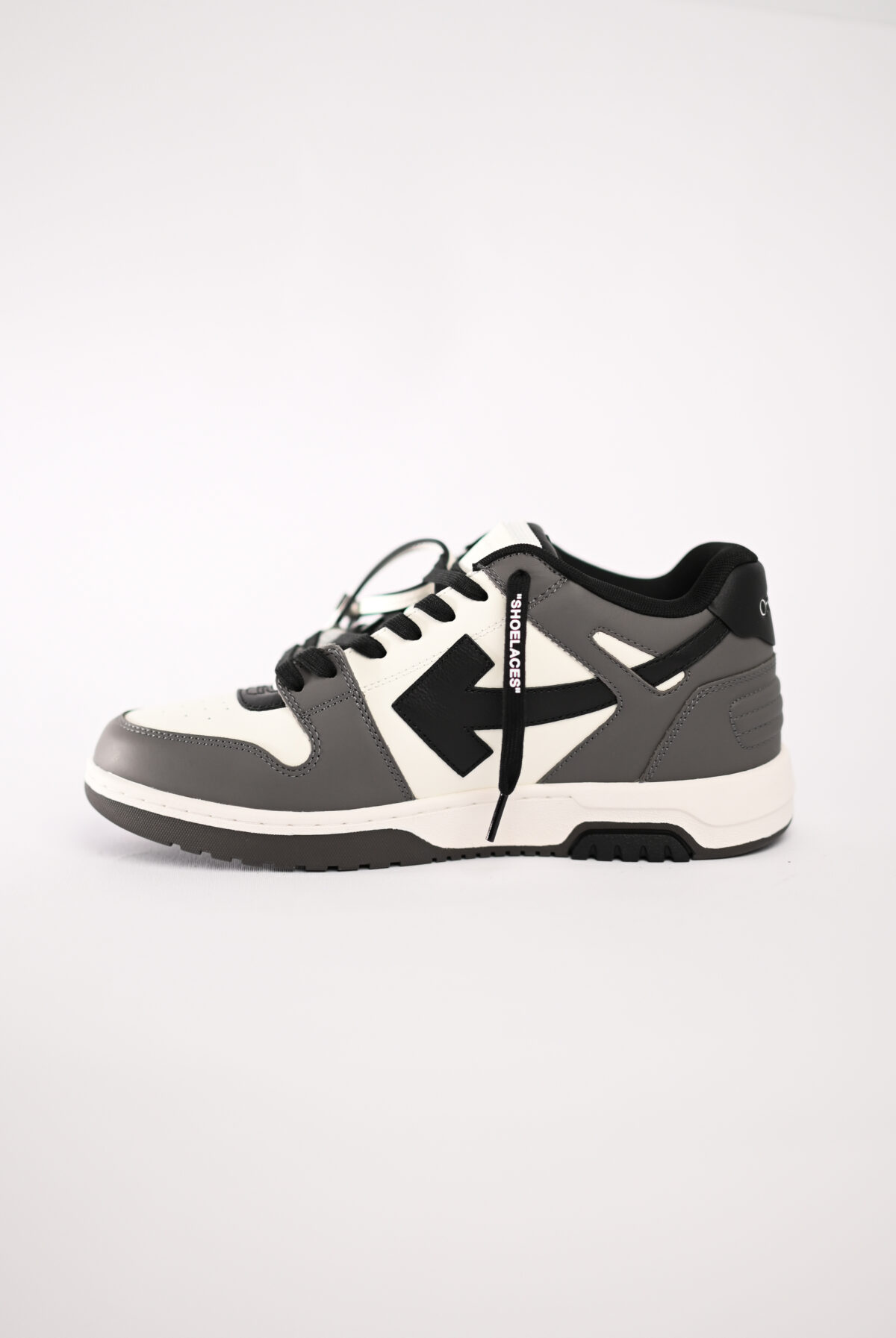 Off-White Шкіряні кросівки Out Of Office OMIA189C99LEA013