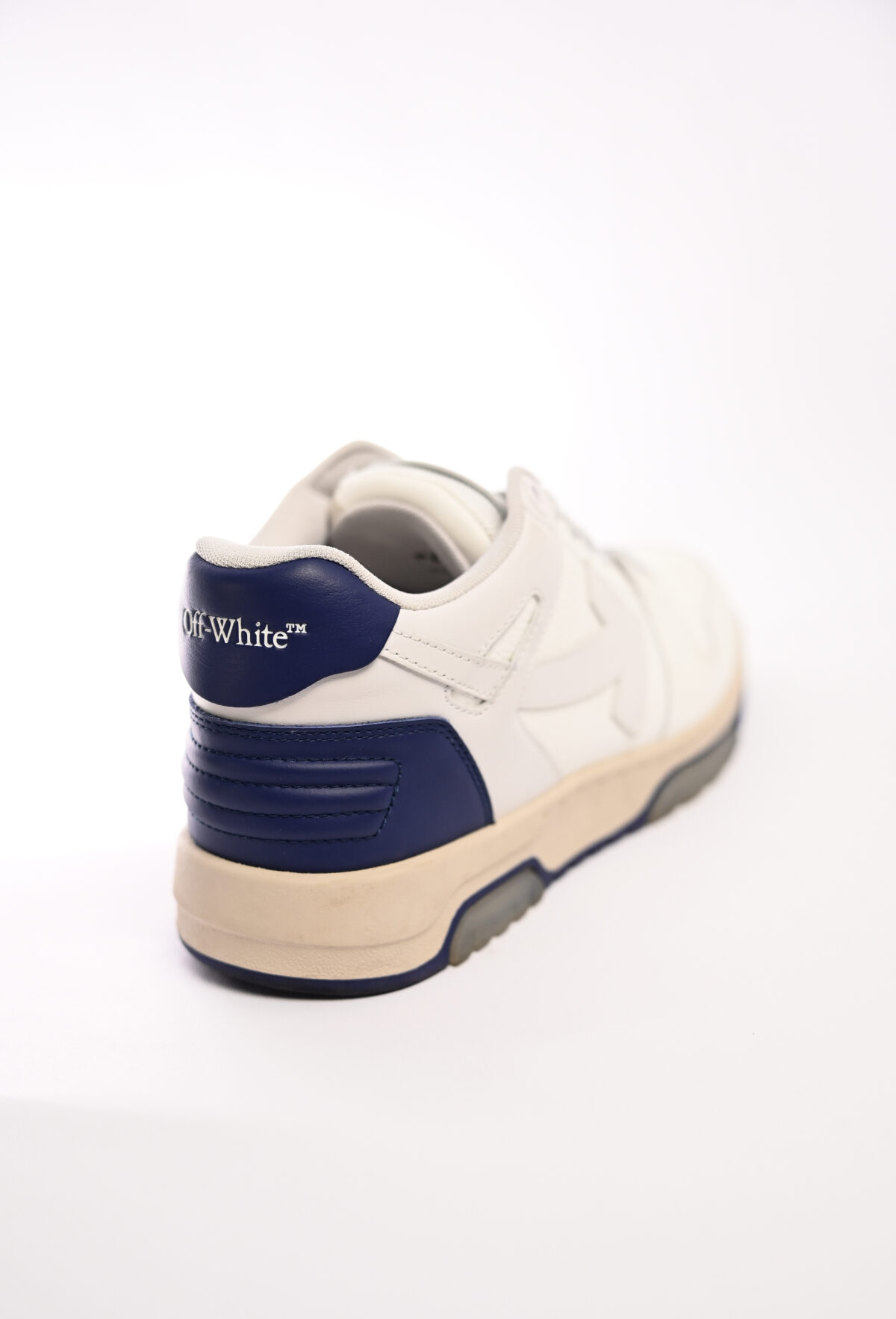 Off-White Шкіряні кросівки Out Of Office OMIA189F23LEA005
